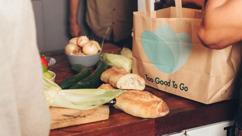 Le panier, acheté à l’avance, contient ce qui reste au magasin.